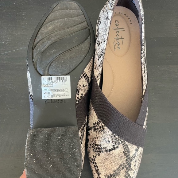 Clarks Taupe Snake Flats 8.5W - Picture 4 of 8